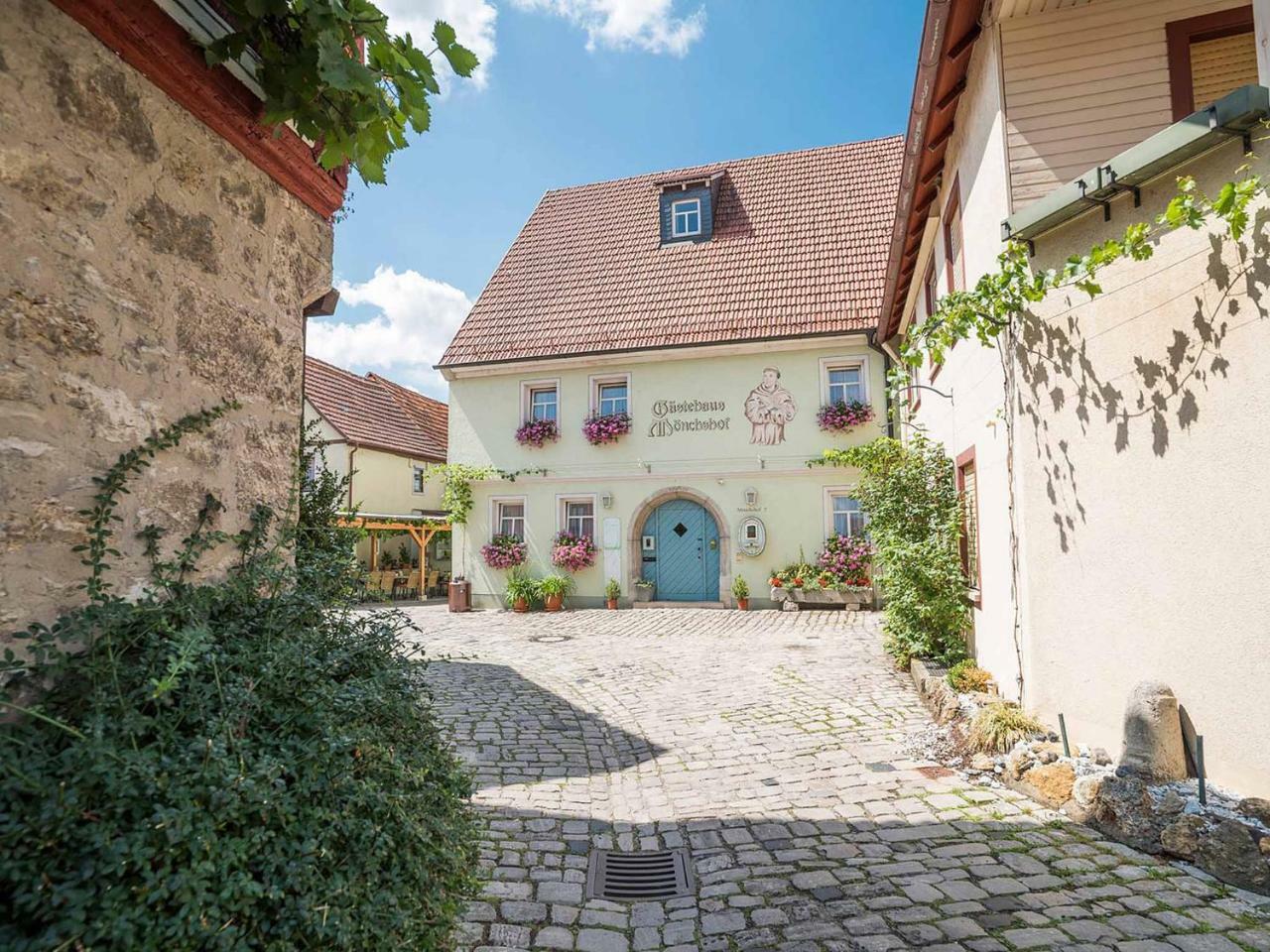 Gaestehaus Moenchshof Sommerhausen Bagian luar foto
